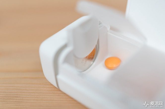 با جعبه قرص هوشمند HiPee شیائومی دیگر مصرف داروی خود را فراموش نمی کنید